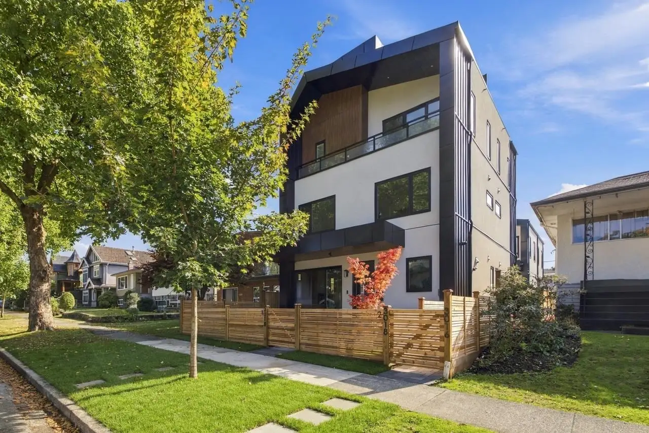 2 3018 E 19TH AVENUE, Vancouver BC V5M 2S9