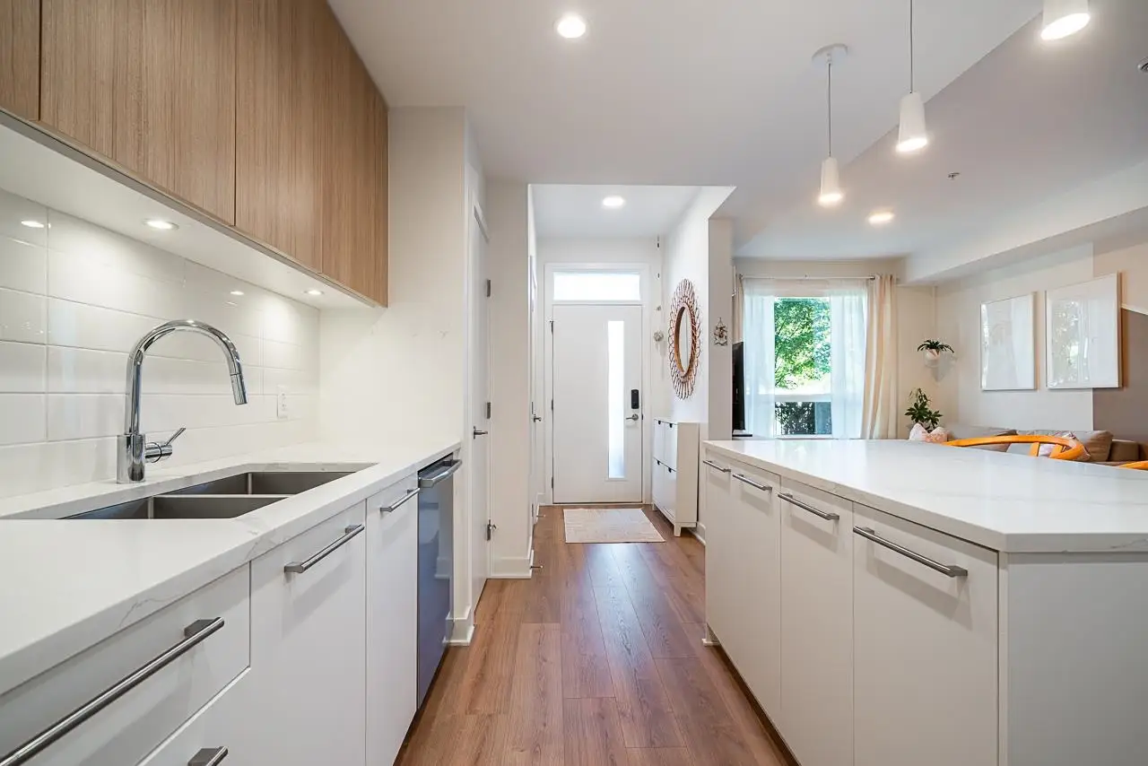 103 2035 GLENAIRE DRIVE, North Vancouver BC V7P 1Y2