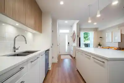 103 2035 GLENAIRE DRIVE, North Vancouver BC V7P 1Y2