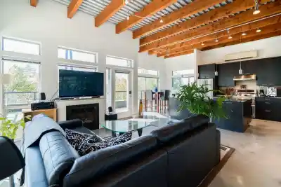 301 1075 W 1ST STREET, North Vancouver BC V7P 3T4