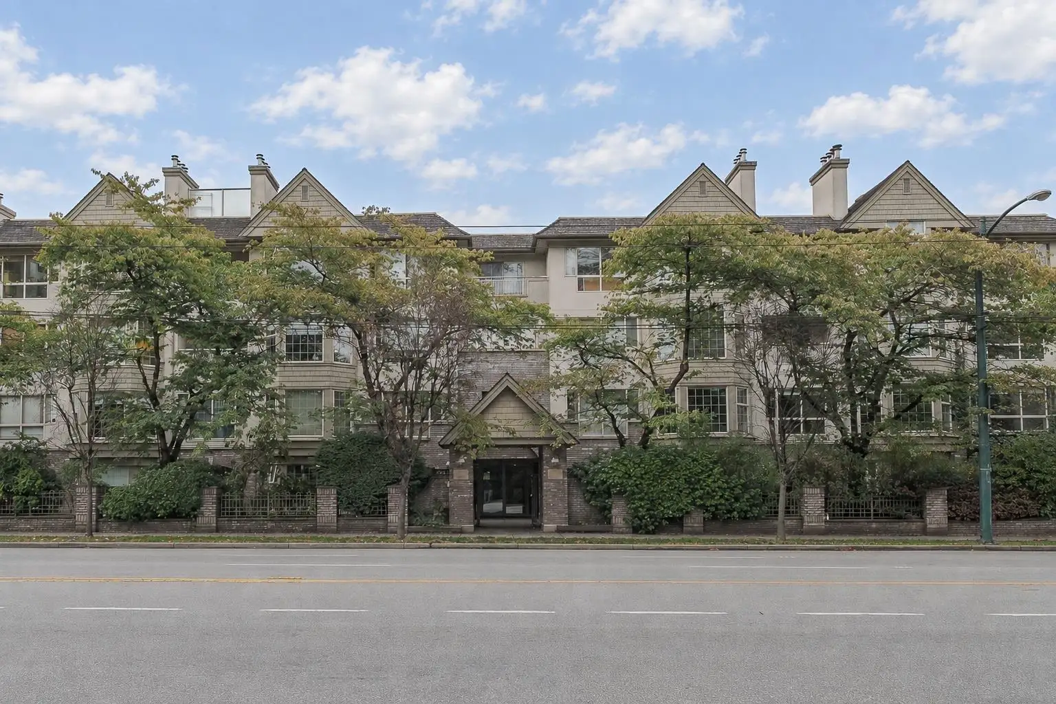 208 5650 OAK STREET, Vancouver BC V6M 2V6