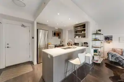 804 983 E HASTINGS STREET, Vancouver BC V6A 0G9
