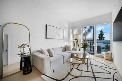 454 422 E 3RD STREET, North Vancouver BC V7L 0K1