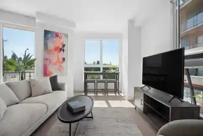 204 333 ST. DAVIDS AVENUE, North Vancouver BC V7L 3N7