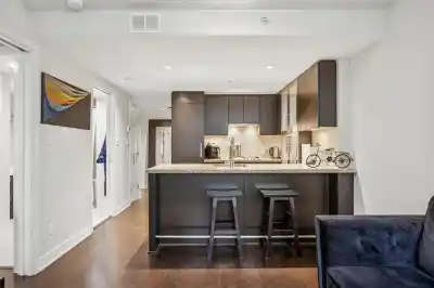 301 1055 RICHARDS STREET, Vancouver BC V6B 0C2