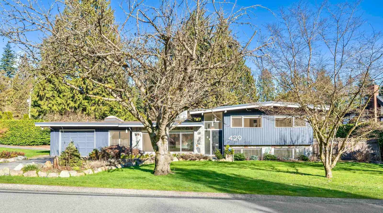 429 NEWLANDS ROAD, West Vancouver BC V7T 1W2