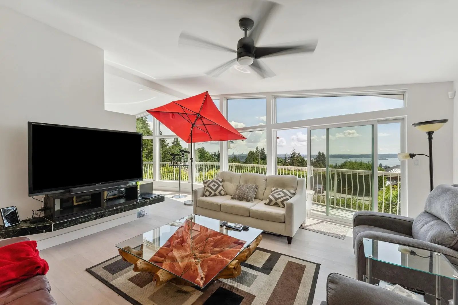 1725 ROSEBERY AVENUE, West Vancouver BC V7V 2Z5