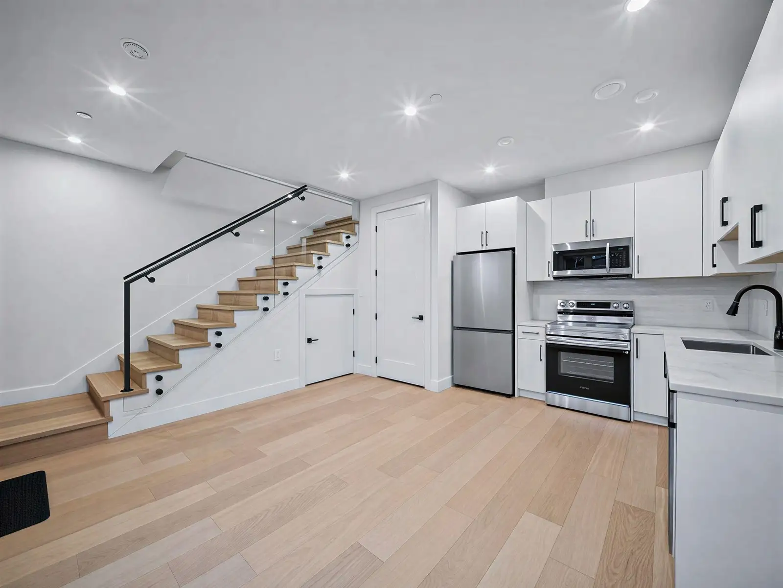 2 6989 KERR STREET, Vancouver BC V5X 2B3