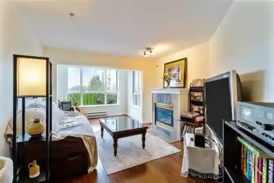 204 155 E 3RD STREET, North Vancouver BC V7L 1E5