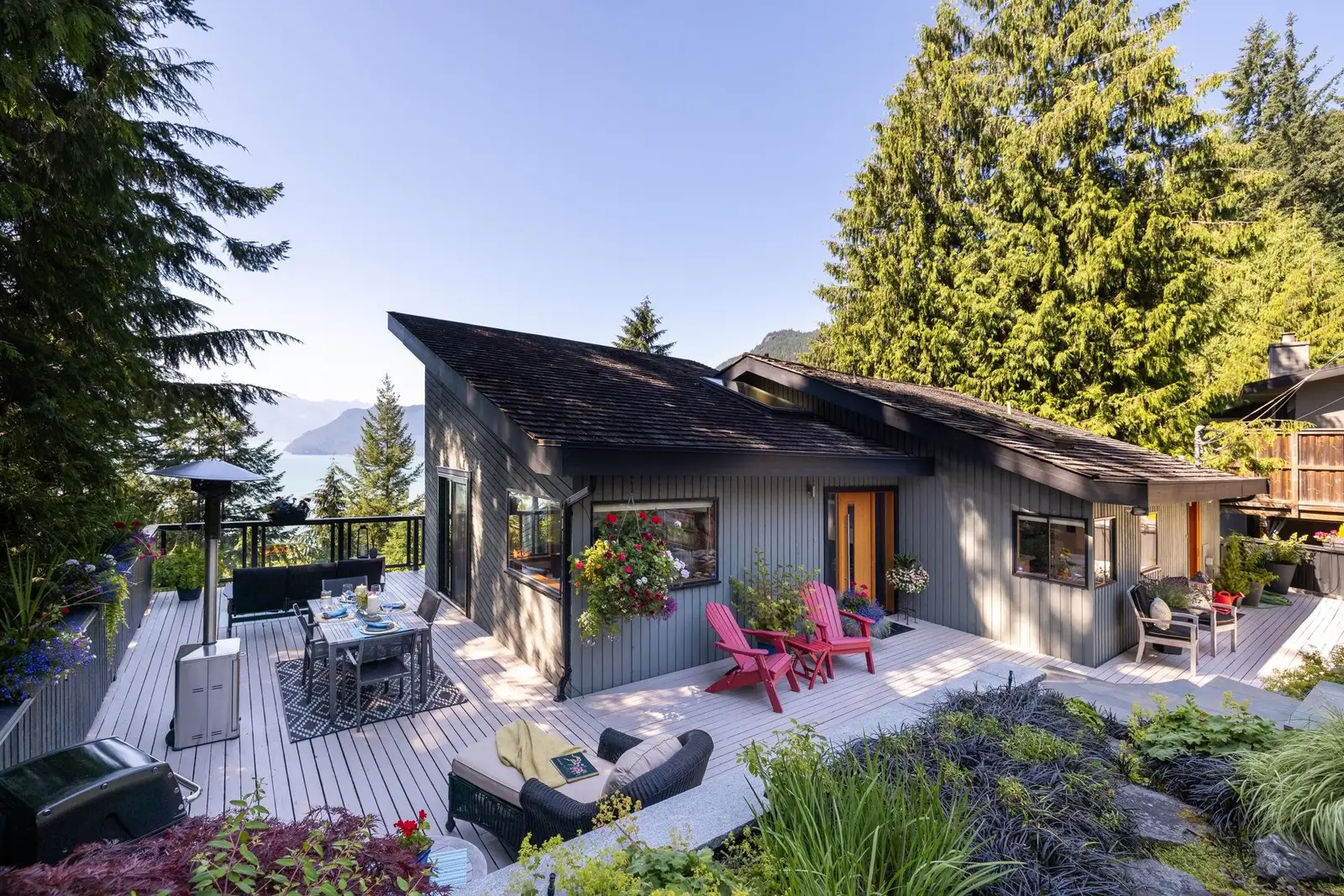120 MOUNTAIN DRIVE, Lions Bay BC V0N 2E0