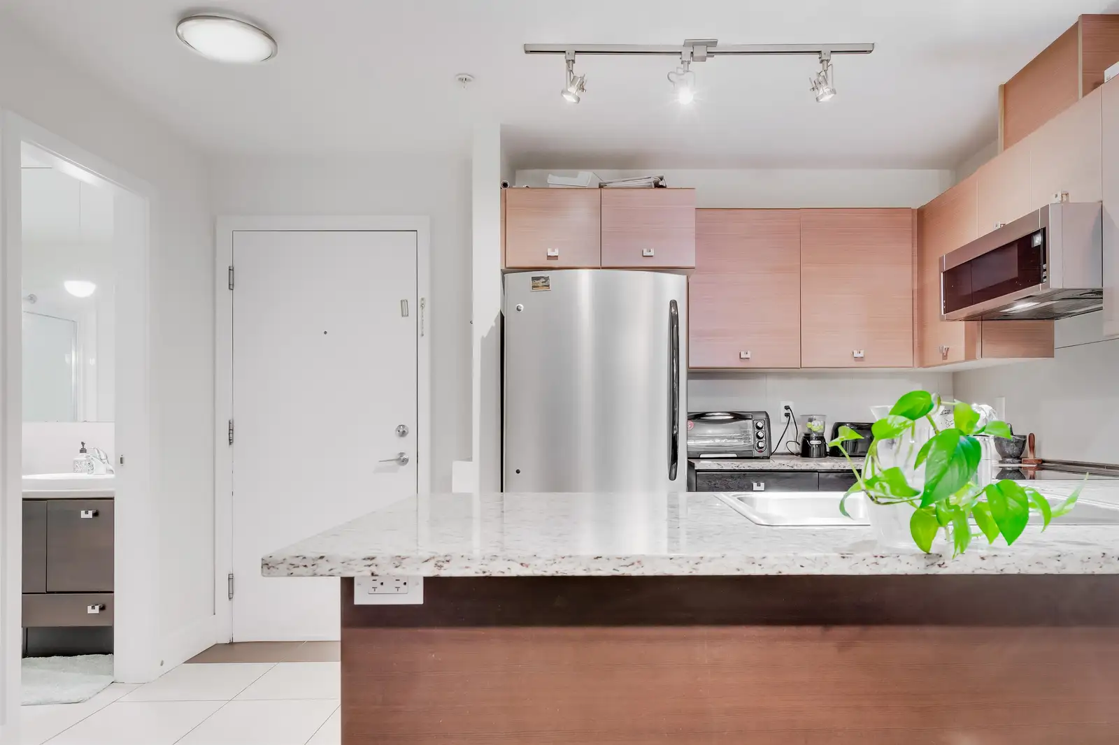 214 6688 120 STREET, Surrey BC V3W 1T8