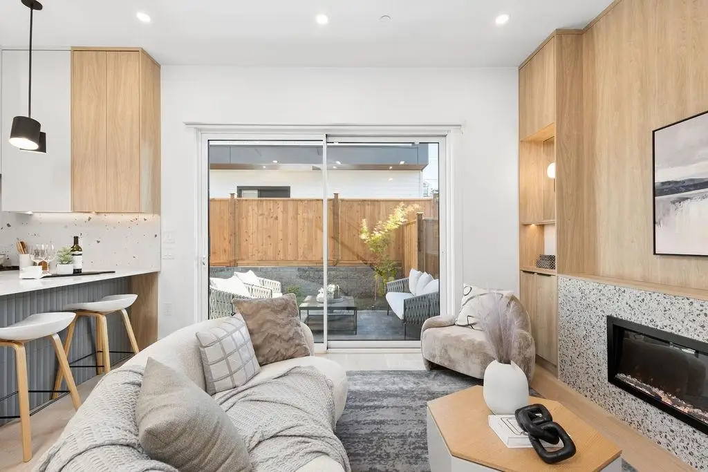 2 2752 GRAVELEY STREET, Vancouver BC V5K 3J8