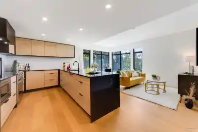 302 6485 MANITOBA STREET, Vancouver BC V5Y 0P7