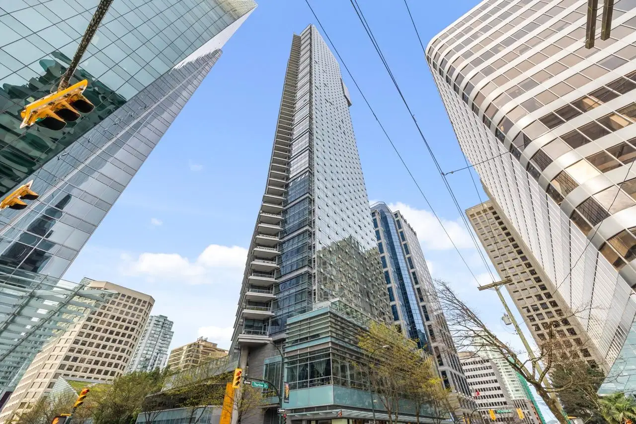 3302 1111 ALBERNI STREET, Vancouver BC V6E 4V2