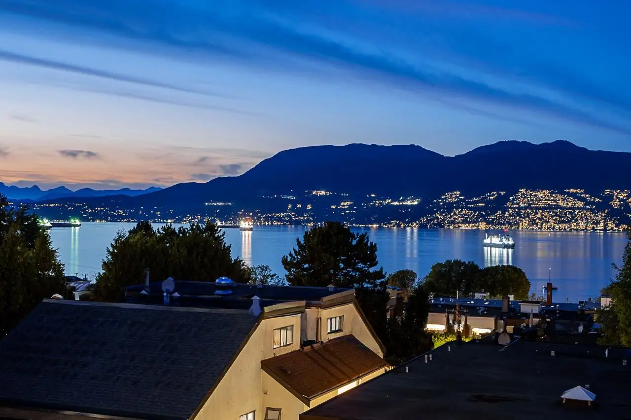 2445 W 1ST AVENUE, Vancouver BC V6K 1G5