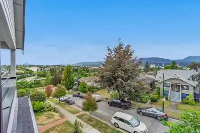 1 3436 TRIUMPH STREET, Vancouver BC V5K 1T8