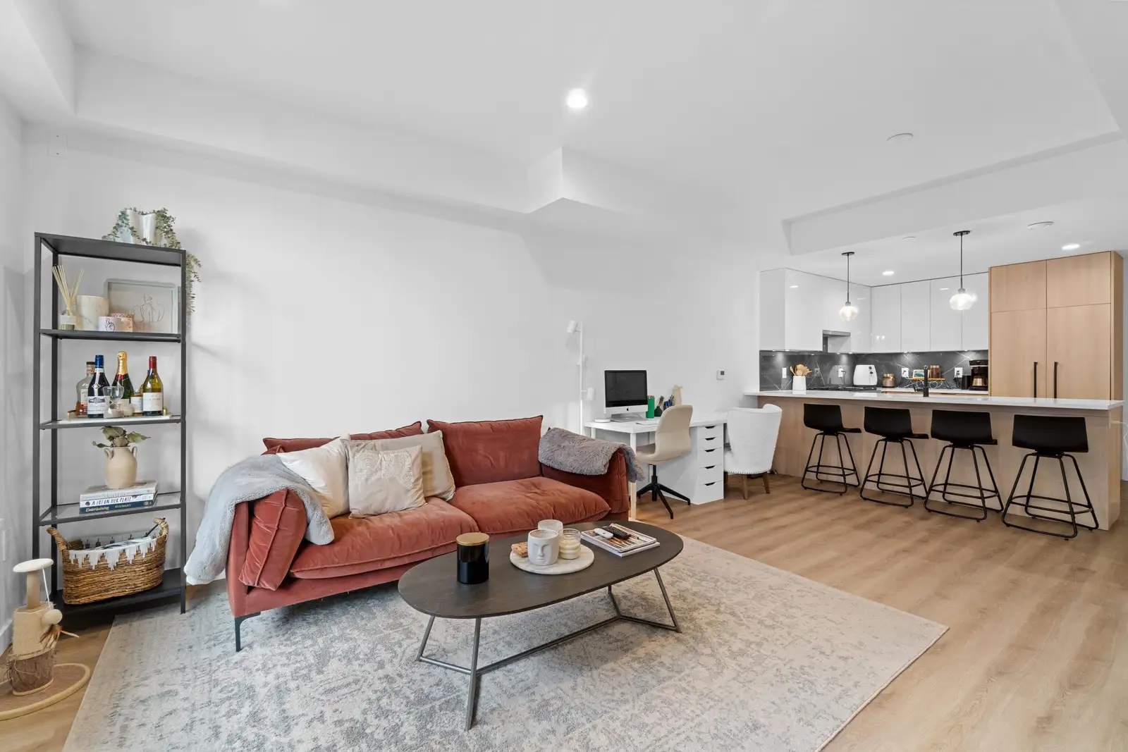 5 237 RIDGEWAY AVENUE, North Vancouver BC V7L 0H6