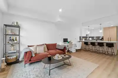 5 237 RIDGEWAY AVENUE, North Vancouver BC V7L 0H6