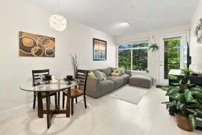206 10499 UNIVERSITY DRIVE, Surrey BC V3T 0A4