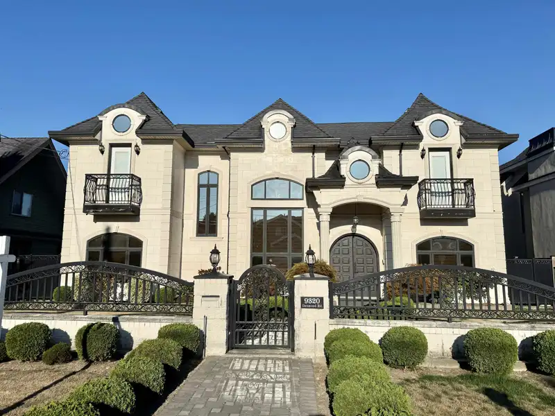 9320 DESMOND ROAD, Richmond