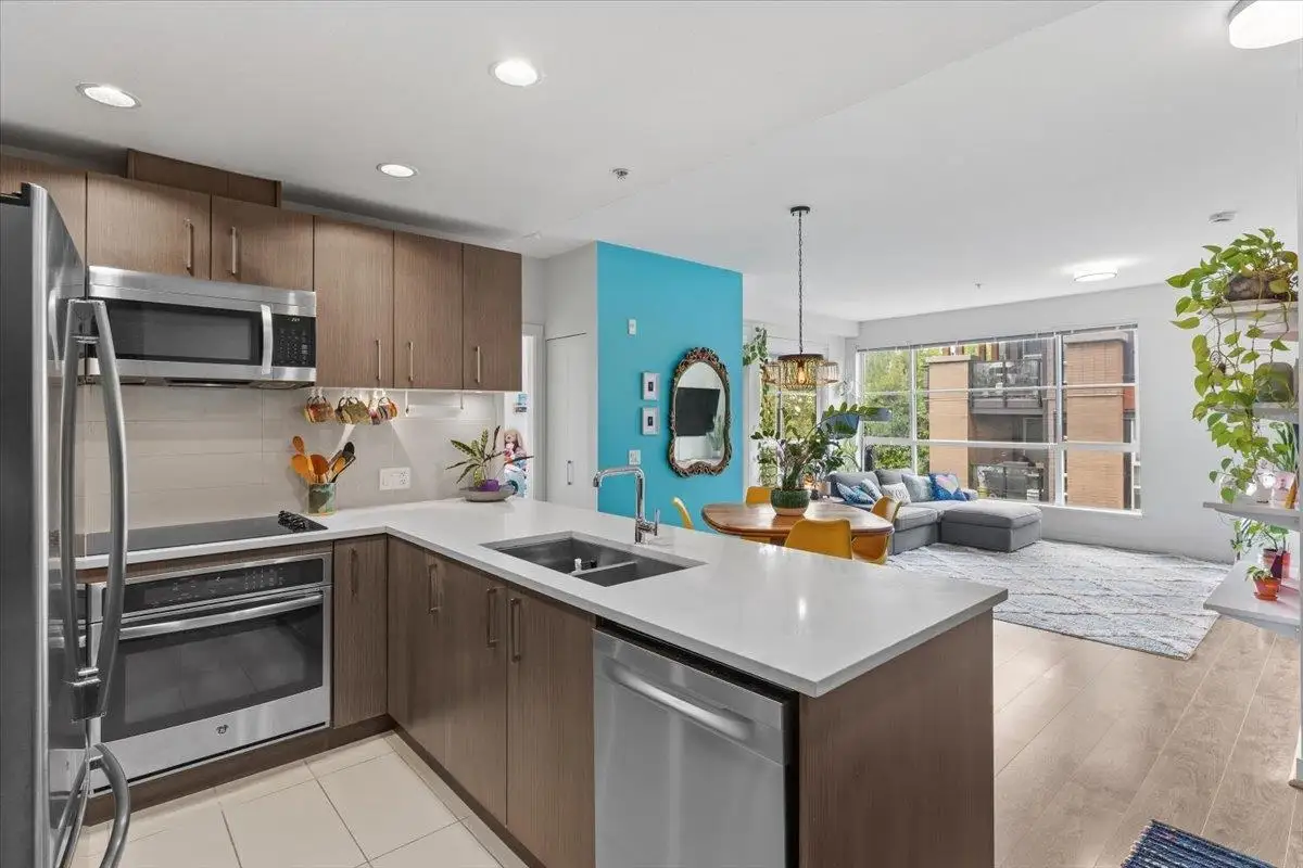 313 5981 GRAY AVENUE, Vancouver BC V6S 0G1