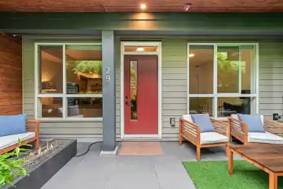 29 533 E 3RD STREET, North Vancouver BC V7L 1G4