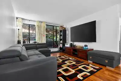 G08 10698 151A STREET, Surrey BC V3R 8T5