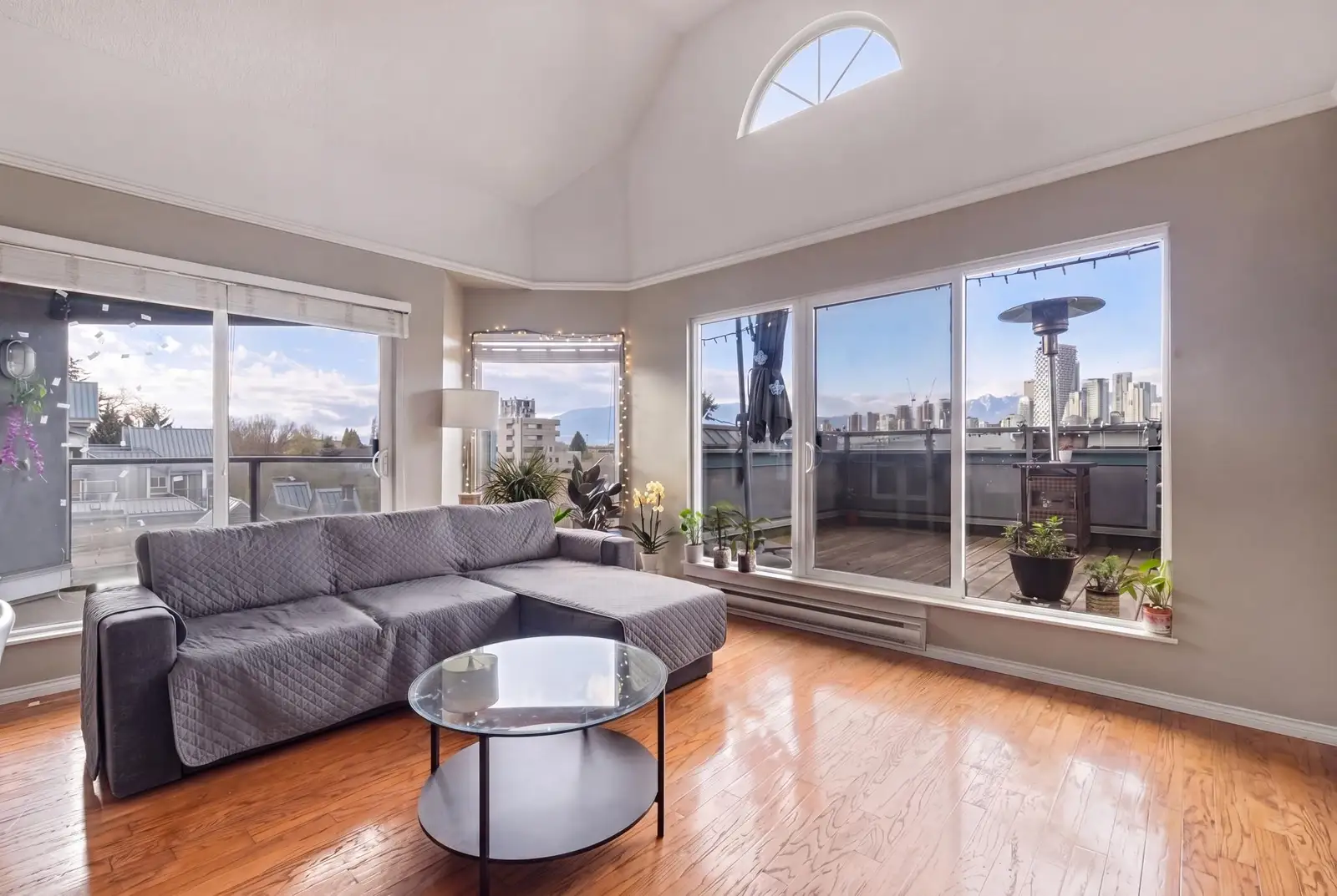 306 1345 W 4TH AVENUE, Vancouver BC V6H 3Y8
