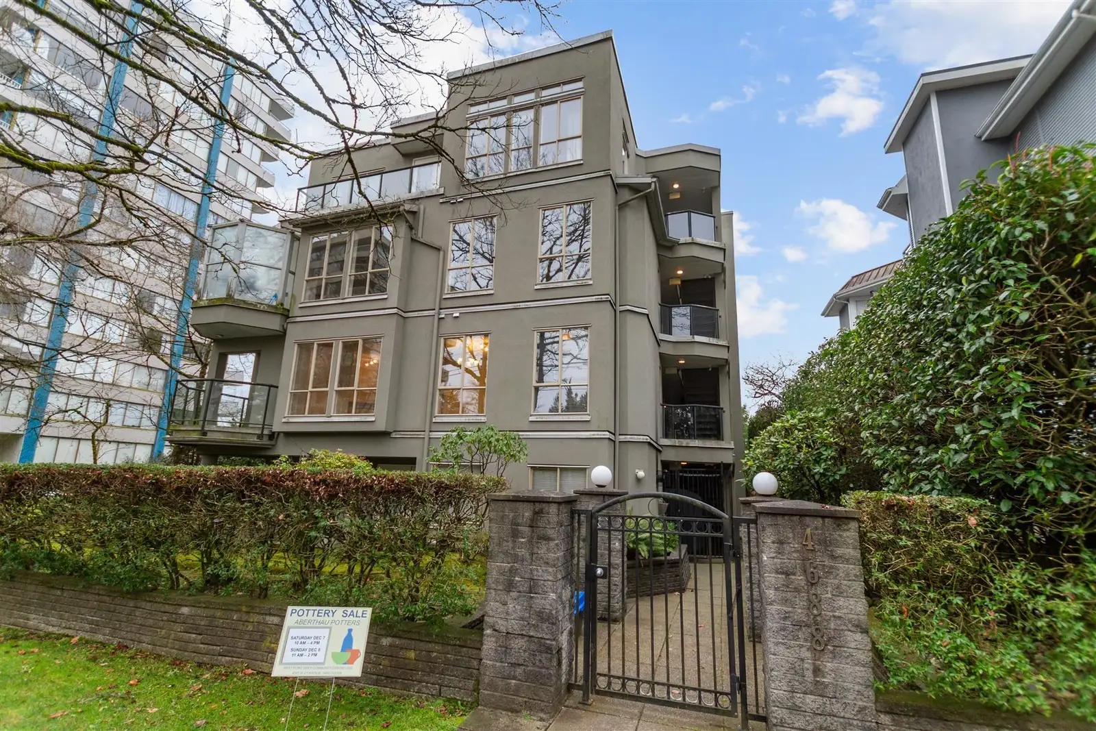 201 4688 W 10TH AVENUE, Vancouver BC V6R 2J5