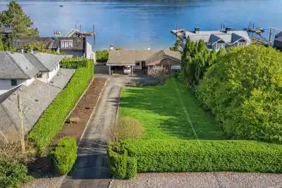 450 BEACHVIEW DRIVE, North Vancouver BC V7G 1P7