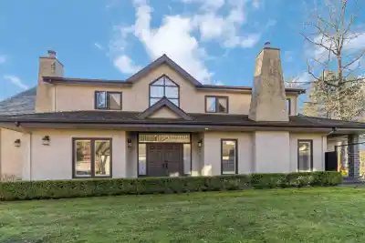 8405 GILLNET PLACE, Vancouver BC V6P 6P7