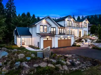 4597 WOODGREEN DRIVE, West Vancouver BC V7S 2V3