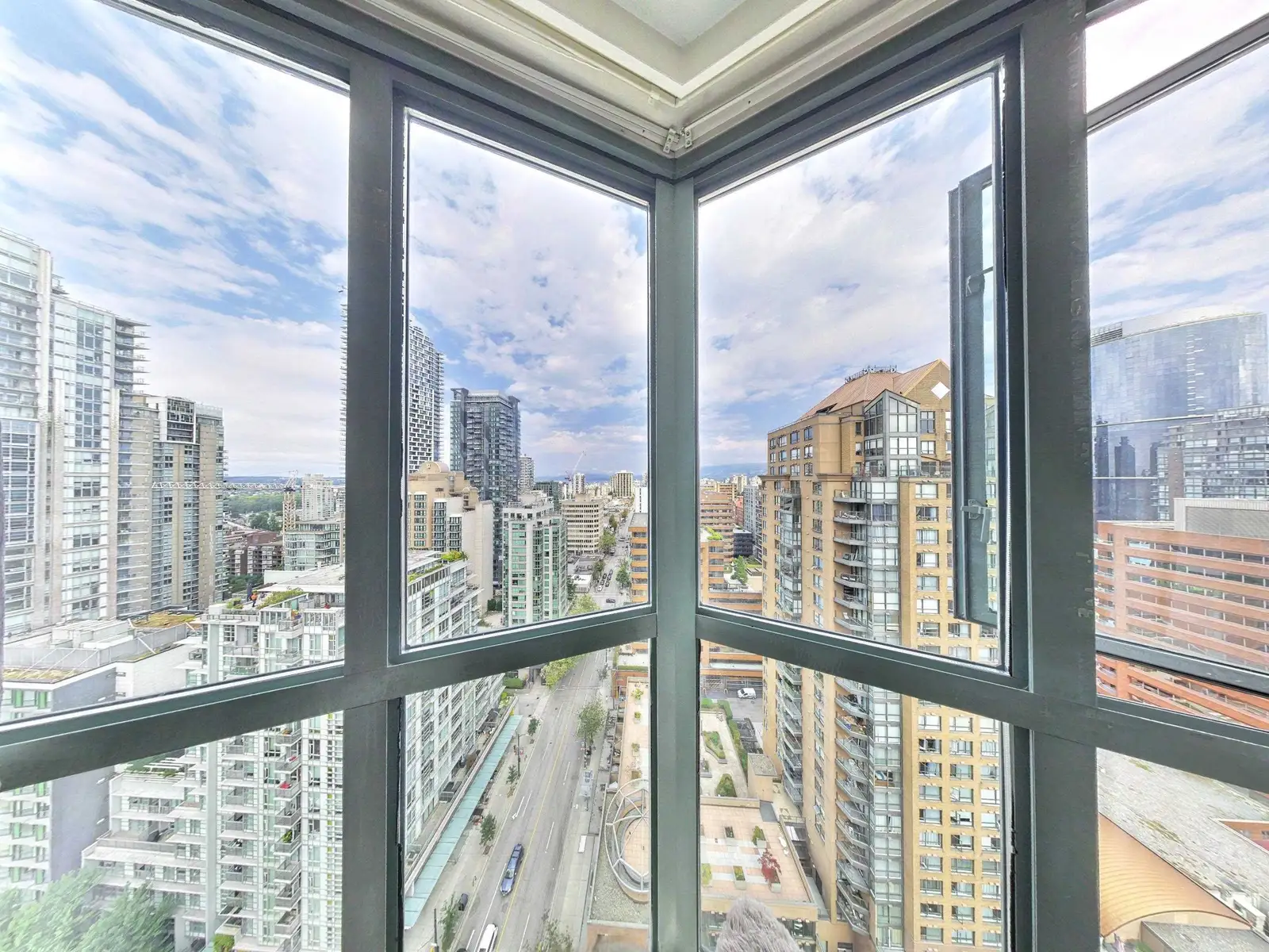 2501 1188 HOWE STREET, Vancouver BC V6Z 2S8