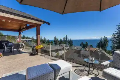 5997 COWRIE STREET, Sechelt BC V7Z 0V1