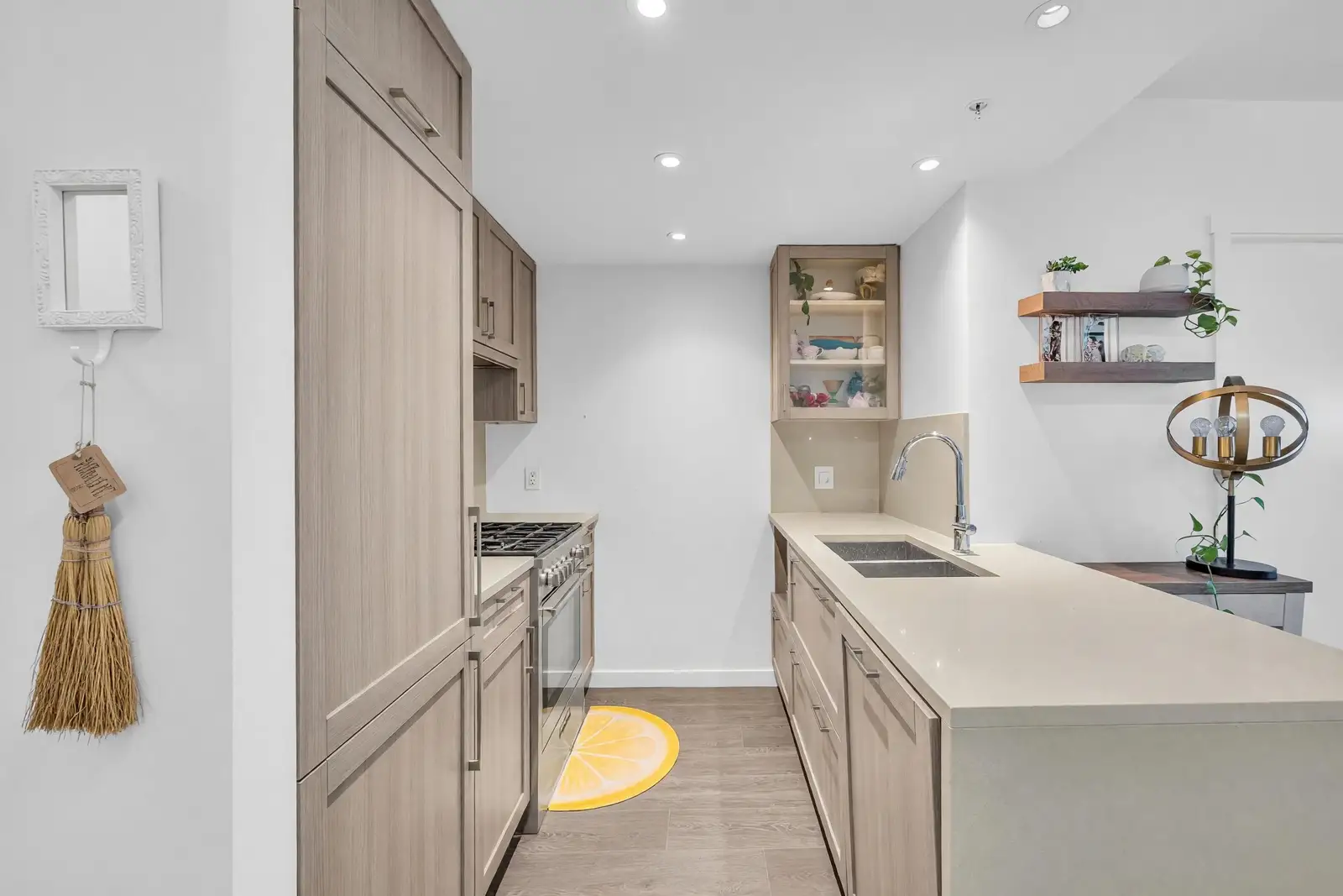 504 5598 ORMIDALE STREET, Vancouver BC V5R 0E5
