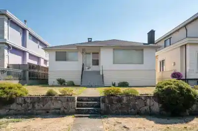 6758 KILLARNEY STREET, Vancouver BC V5S 2Y3