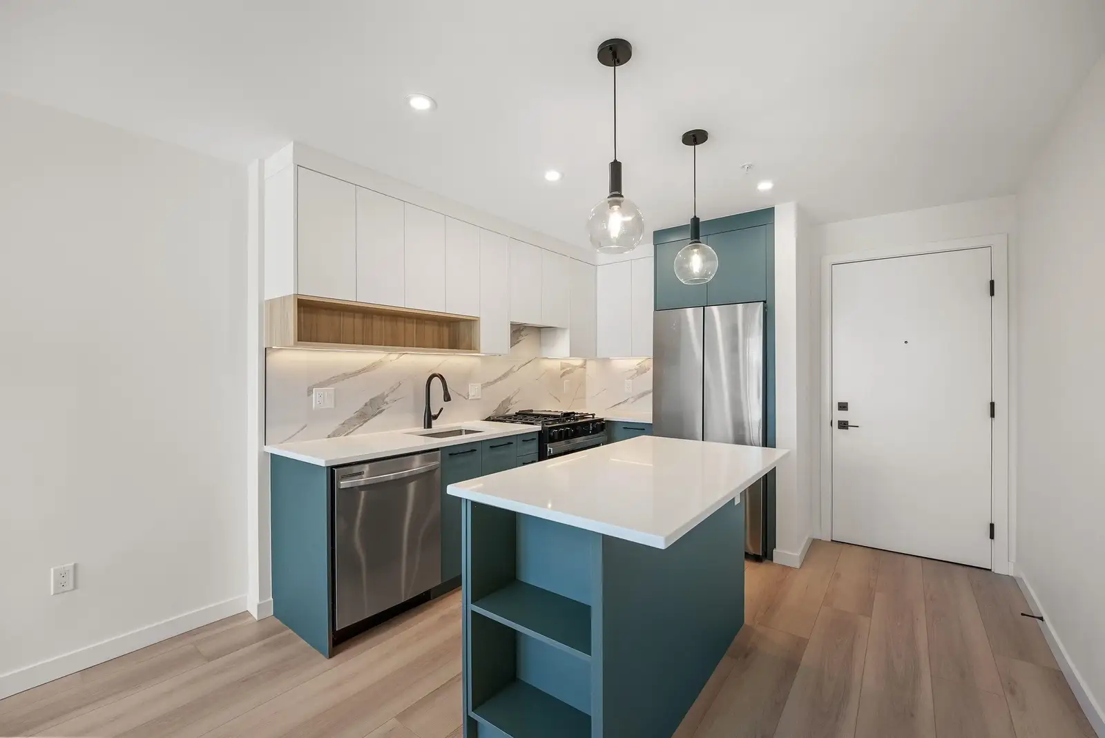 409 6270 GOOSEBERRY DRIVE, Surrey BC V3S 0B7