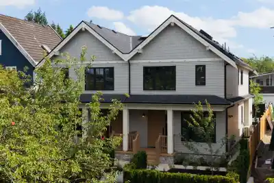 2 242 E 20TH AVENUE, Vancouver BC V5V 1M1