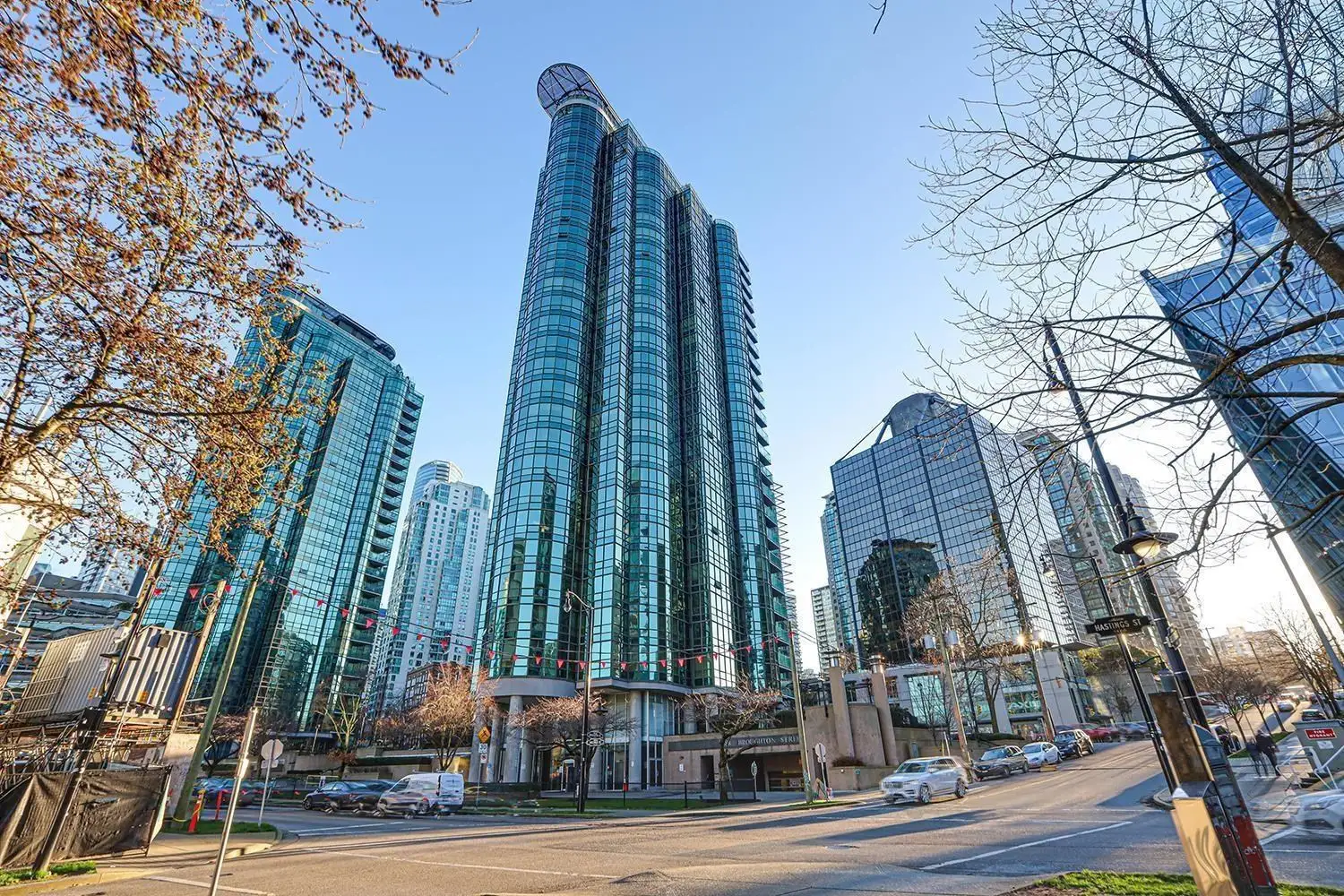 702 588 BROUGHTON STREET, Vancouver BC V6G 3E3