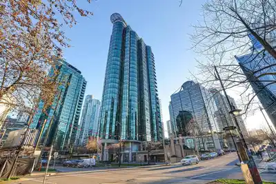 702 588 BROUGHTON STREET, Vancouver BC V6G 3E3