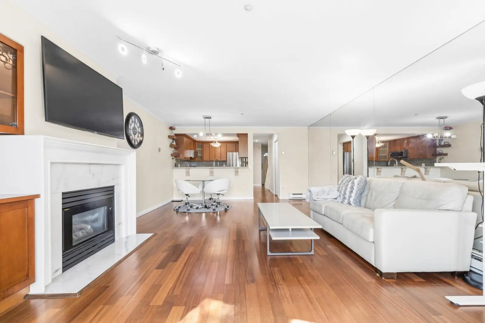 3 2150 SE MARINE DRIVE, Vancouver BC V5P 2S1