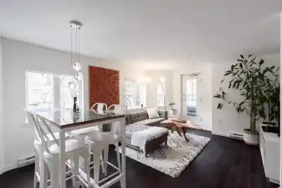 203 370 CARRALL STREET, Vancouver BC V6B 2J3
