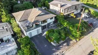 212 W BALMORAL ROAD, North Vancouver BC V7N 2T8
