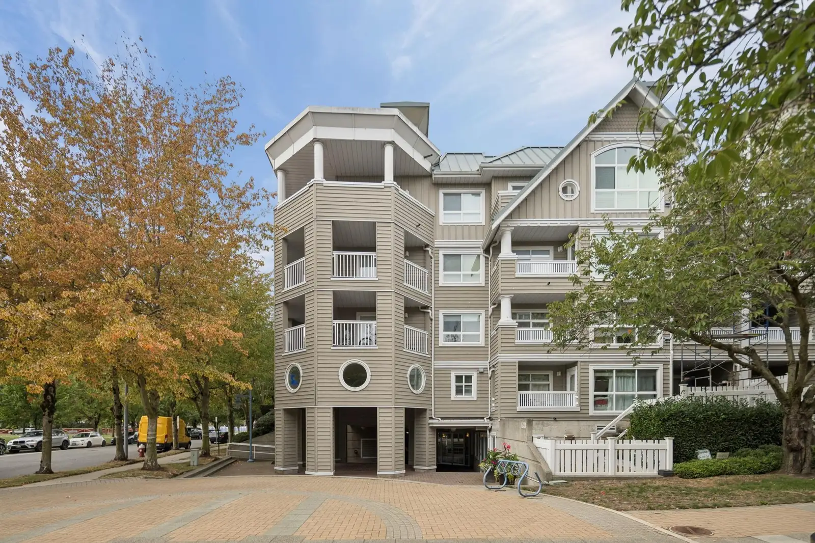 323 5900 DOVER CRESCENT, Richmond BC V7C 5R4