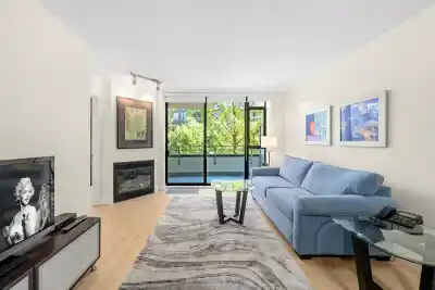 305 175 W 1ST STREET, North Vancouver BC V7M 3N9