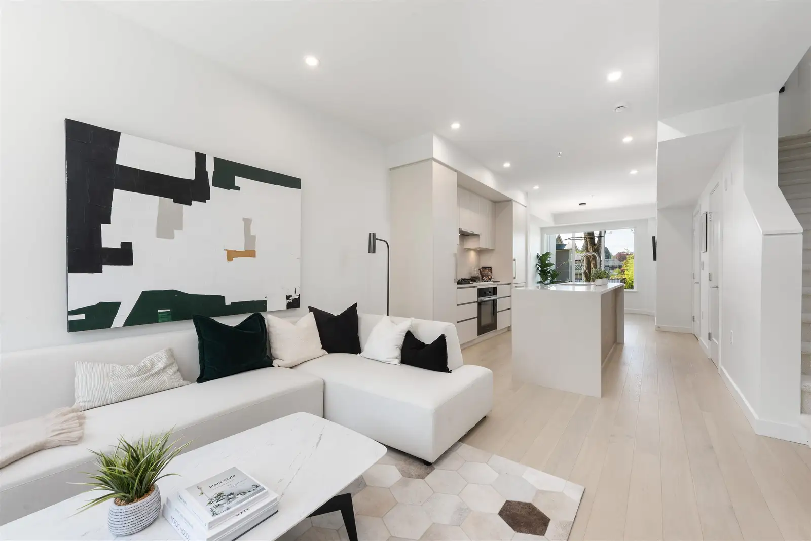 885 W 33RD AVENUE, Vancouver BC V5Z 2K5