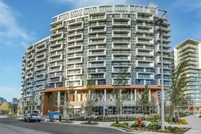 801 1768 COOK STREET, Vancouver BC V5Y 0N3