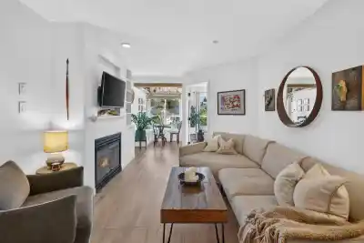 309 760 KINGSWAY, Vancouver BC V5V 3C1