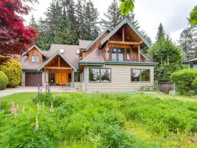 4072 SKYLINE DRIVE, North Vancouver BC V7R 3G7