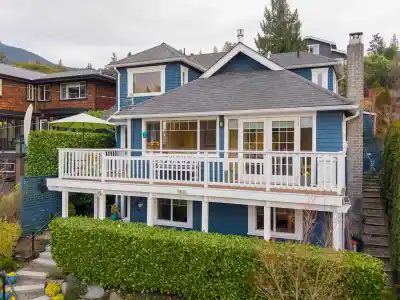 6252 WELLINGTON AVENUE, West Vancouver BC V7W 2H4